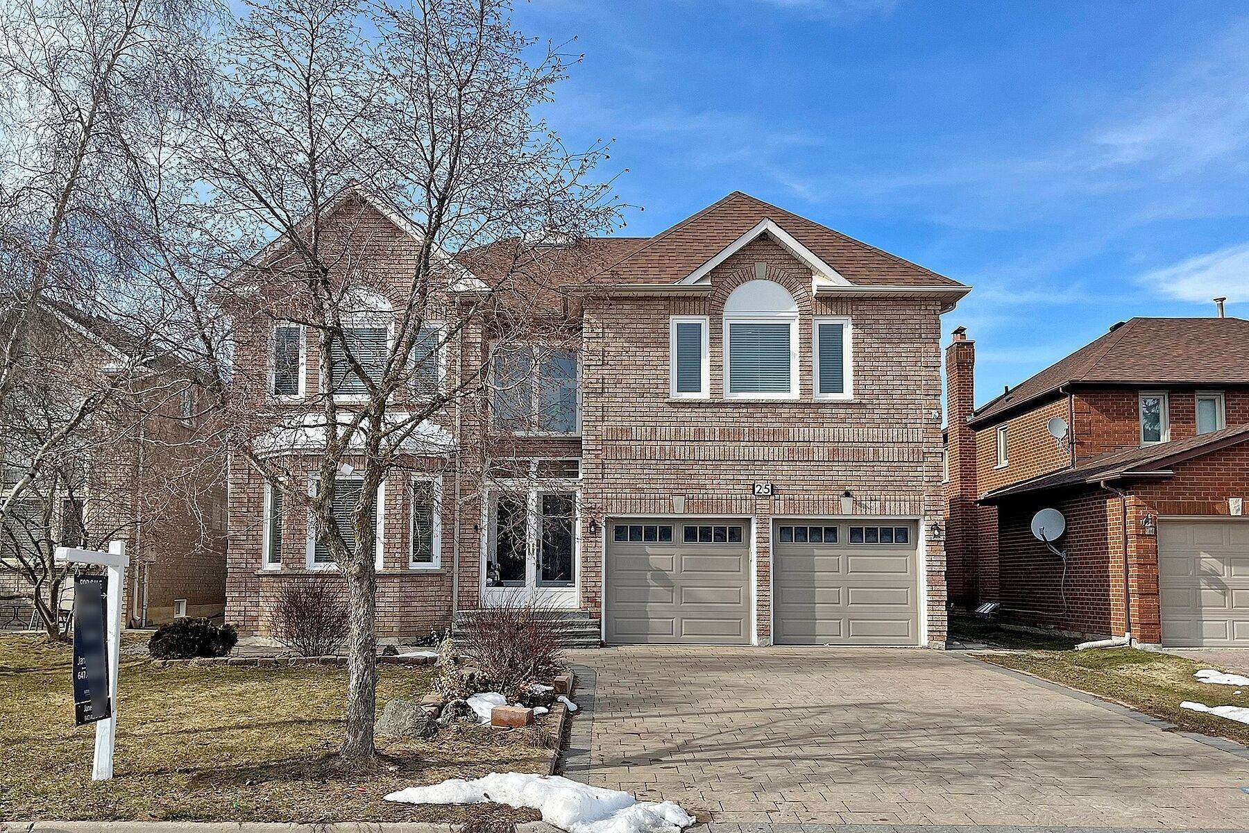 Single Family Homes for Sale at Family Home in Richmond Hill 25 Cantex Court Richmond Hill, Ontario L4S1B1 Canada