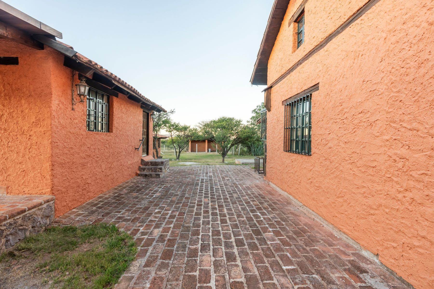 37. Single Family Homes for Sale at Casa de Campo San Miguel De Allende, Guanajuato Mexico