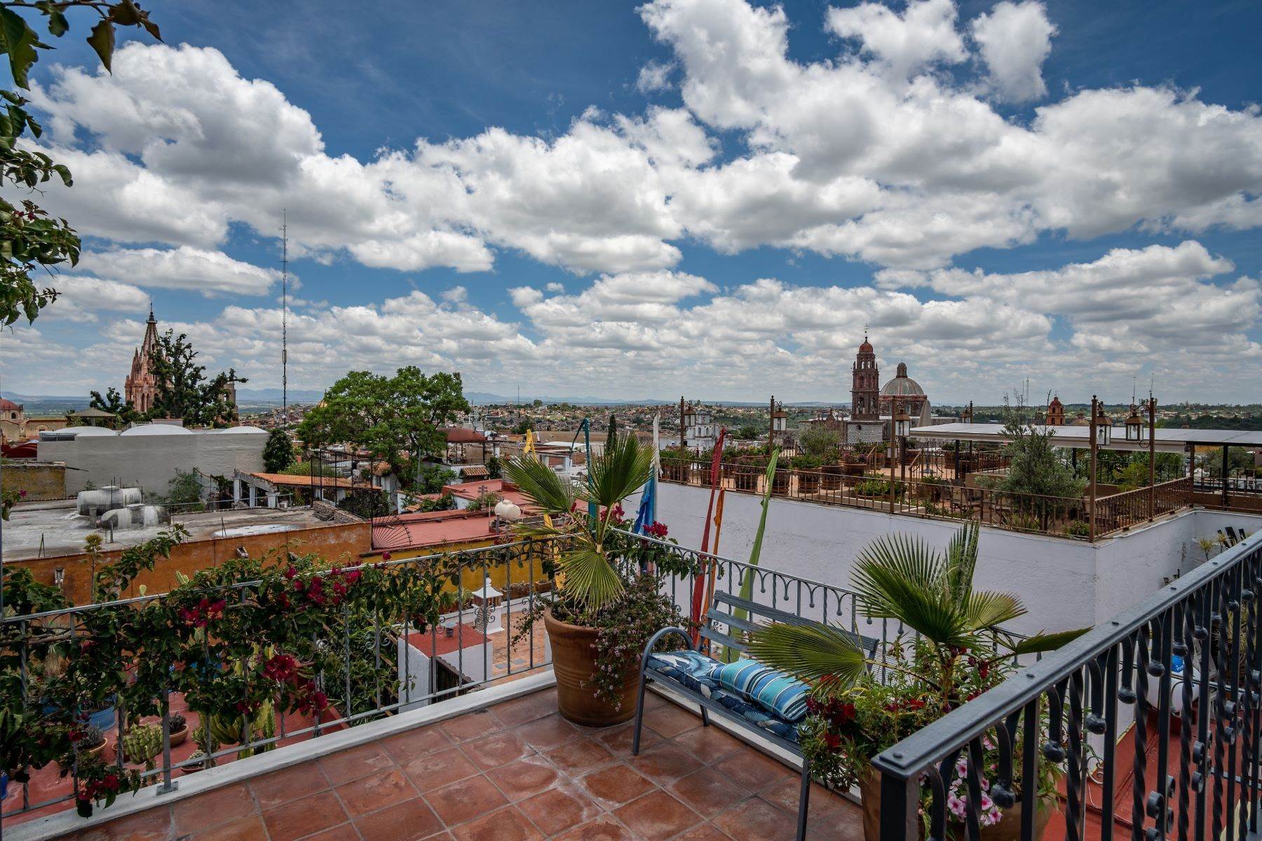 48. Single Family Homes for Sale at Casa Chiquitos Chiquitos 8 San Miguel De Allende, Guanajuato 37700 Mexico