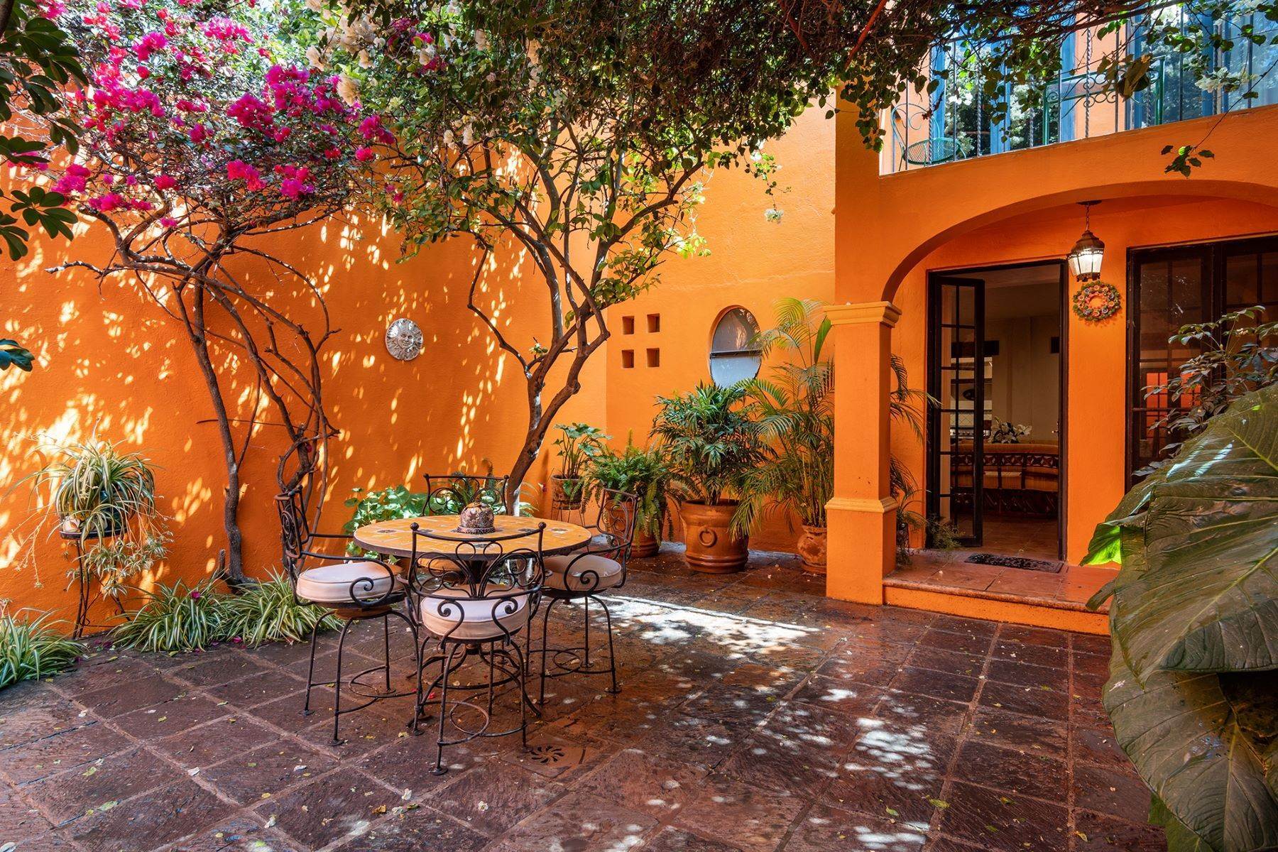 2. Single Family Homes for Sale at Casa Guadalupe Francisco Gonzalez Bocanegra #43 San Miguel De Allende, Guanajuato 37710 Mexico