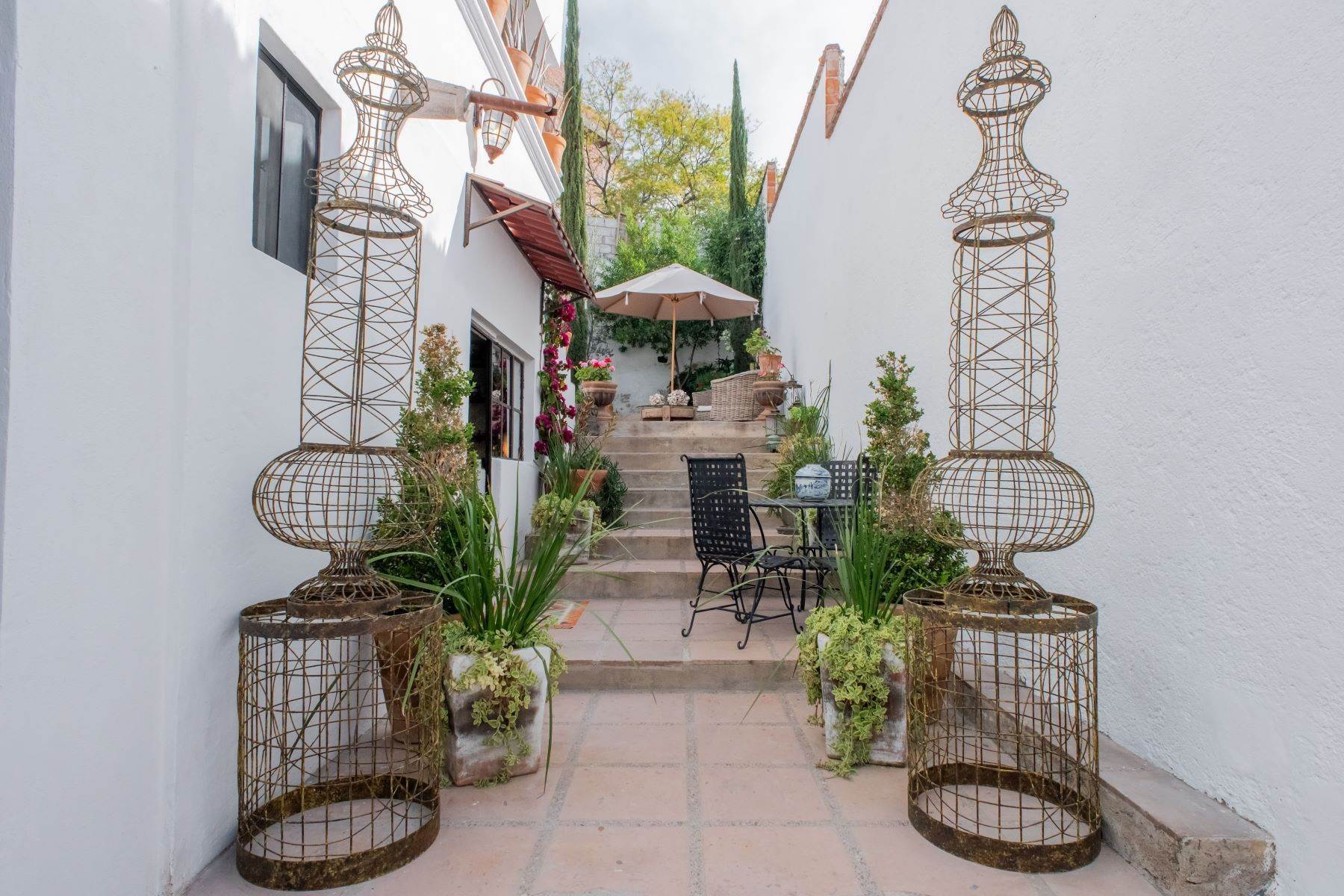 11. Single Family Homes for Sale at Casa del Toro Callejon del Toro 13 San Miguel De Allende, Guanajuato 37750 Mexico