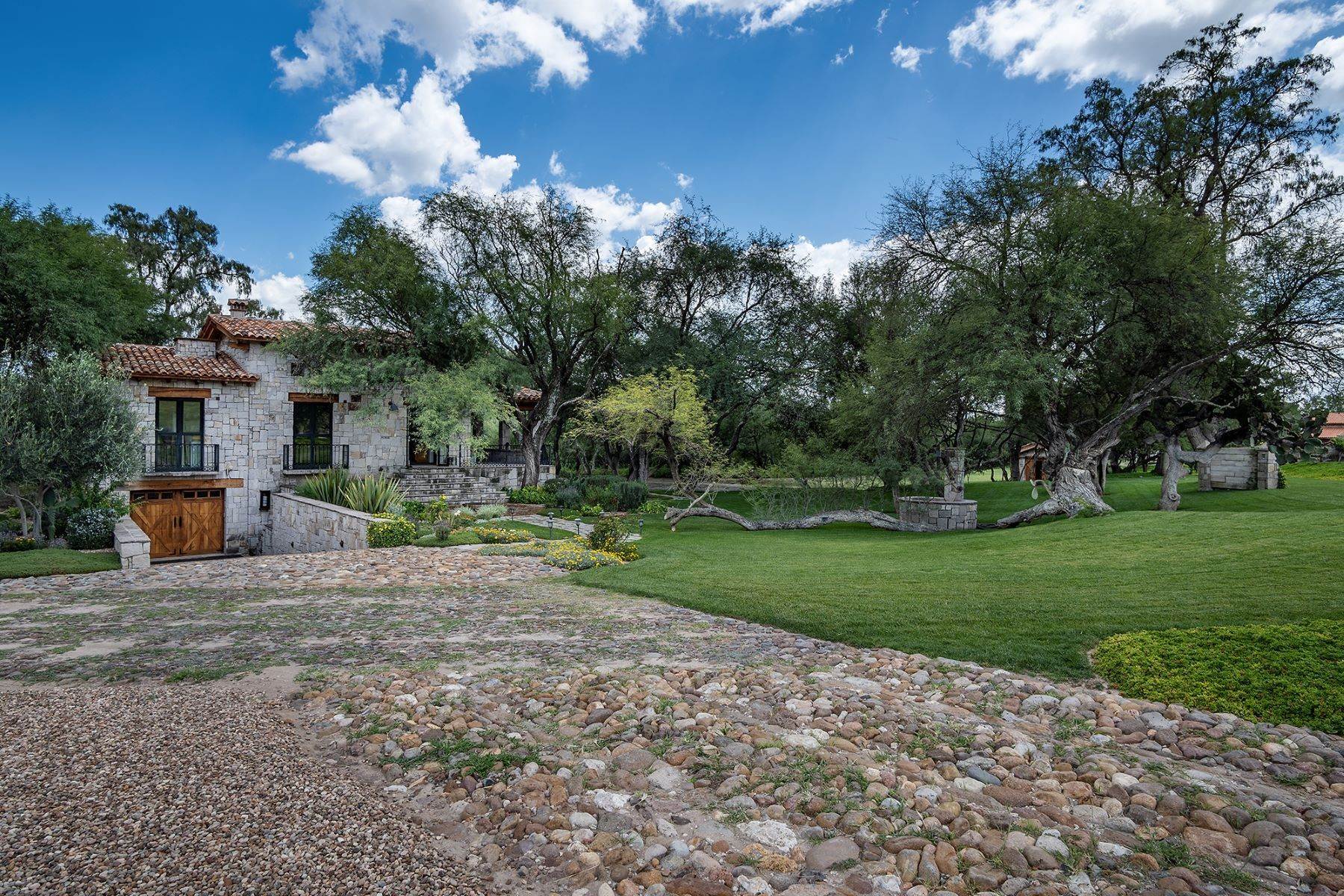 36. Single Family Homes for Sale at The Cottage Rancho la Loma San Miguel De Allende, Guanajuato 37700 Mexico