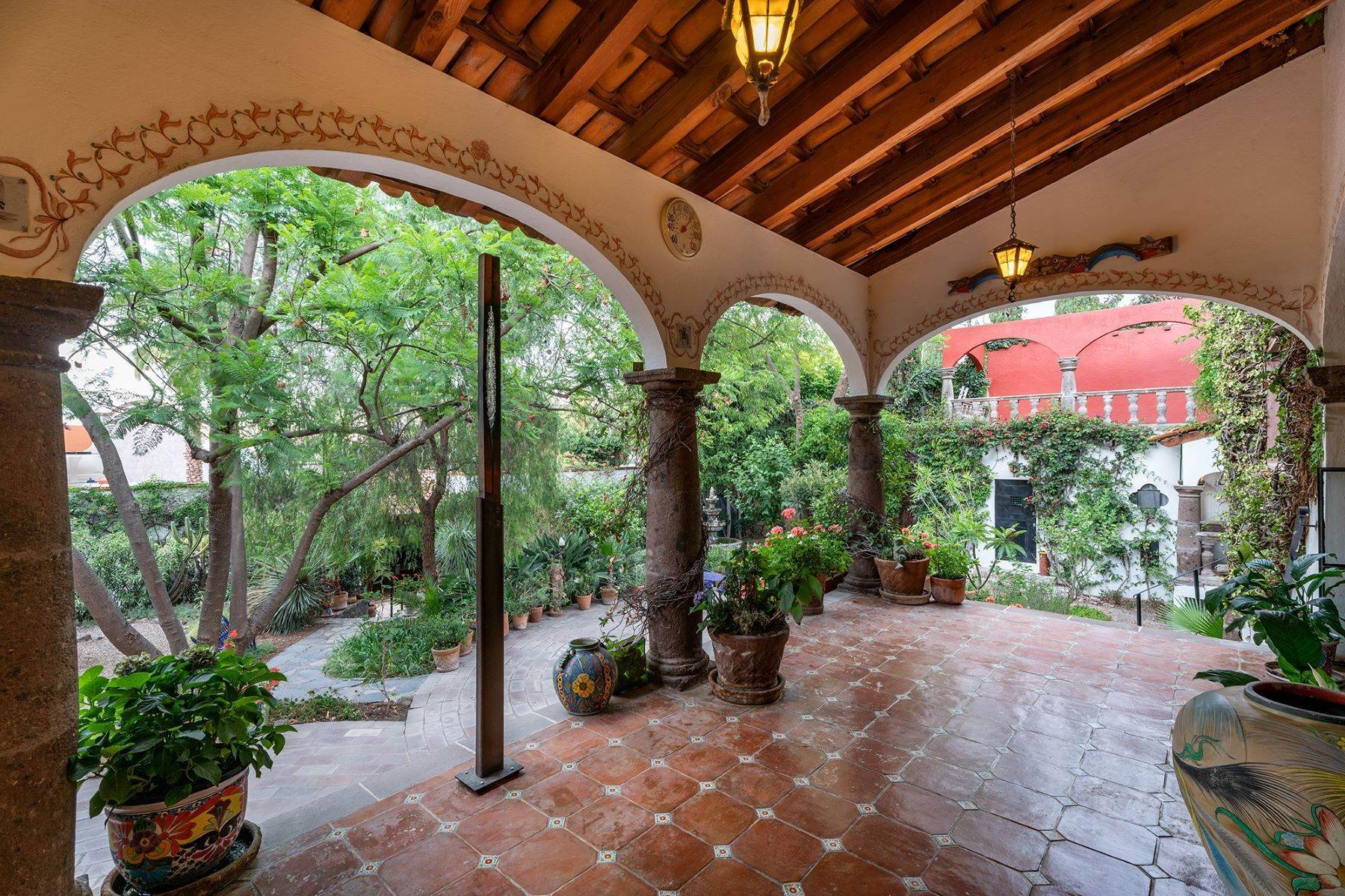 29. Single Family Homes for Sale at Casa Guadiana Callejon de Guadiana San Miguel De Allende, Guanajuato 37700 Mexico