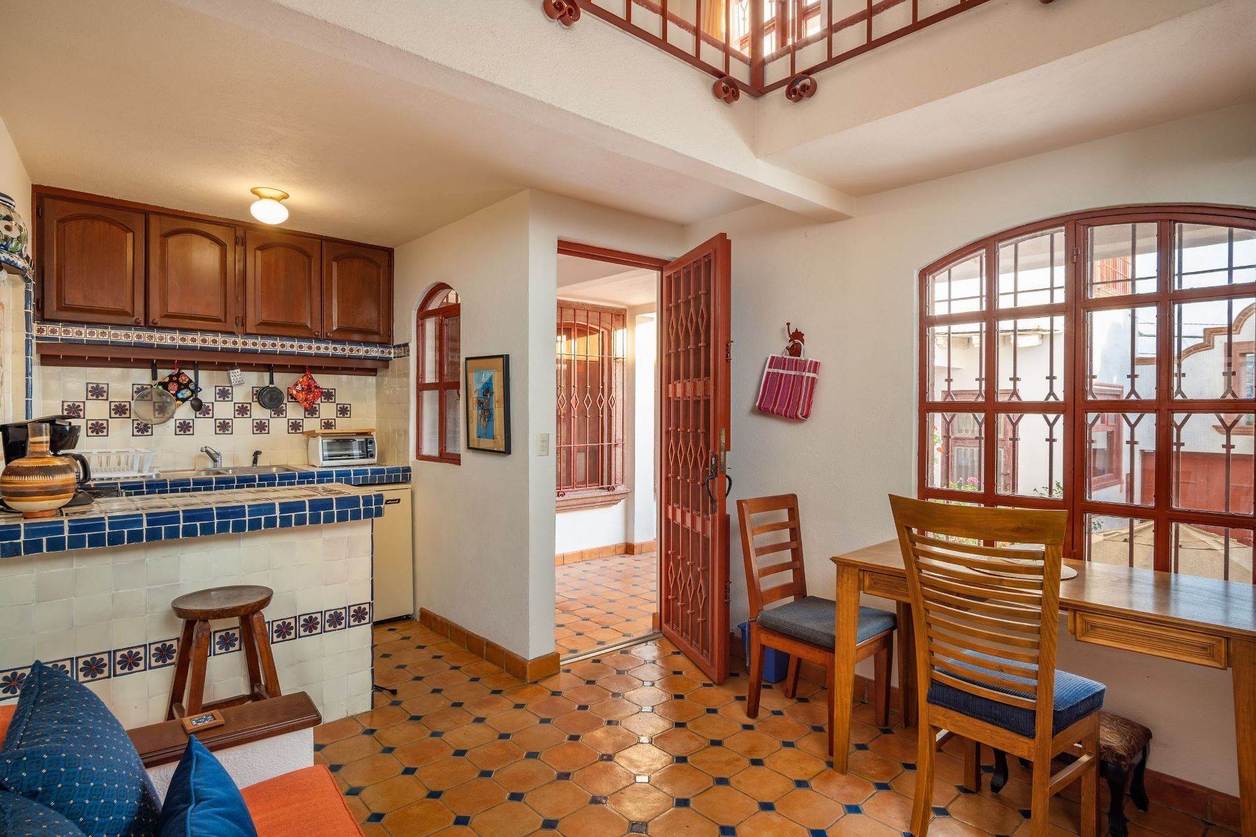 13. Multi-Family Homes for Sale at CASA VISTA DE PAJARO Prol. Cuesta de San Jose #4 San Miguel De Allende, Guanajuato 37720 Mexico