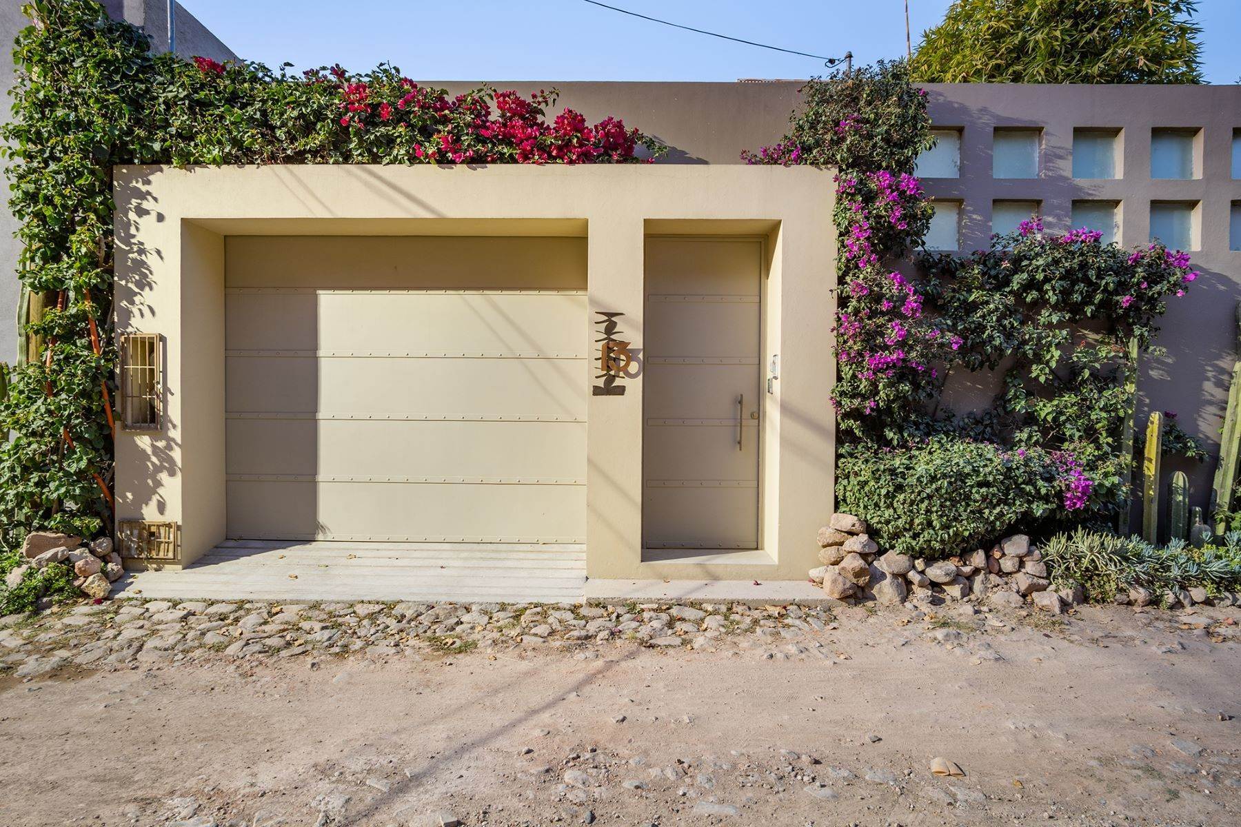 49. Single Family Homes for Sale at Casa Oasis Moctezuma 13 San Miguel De Allende, Guanajuato 37729 Mexico