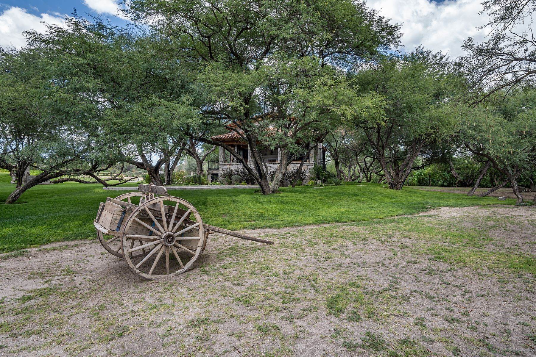 34. Single Family Homes for Sale at The Cottage Rancho la Loma San Miguel De Allende, Guanajuato 37700 Mexico