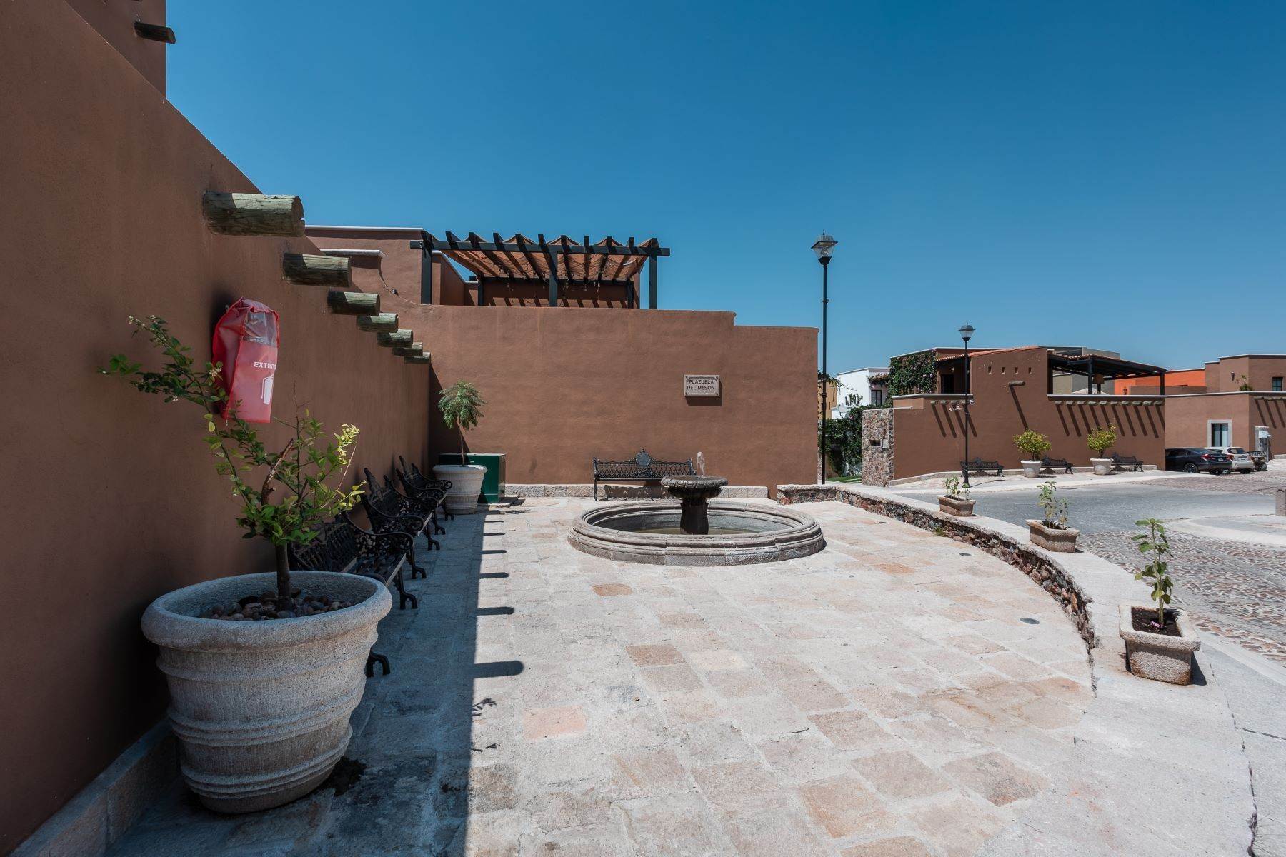 25. Condominiums for Sale at Casa Herradura Tierradentro, Camino de Herradura 4 San Miguel De Allende, Guanajuato 37738 Mexico