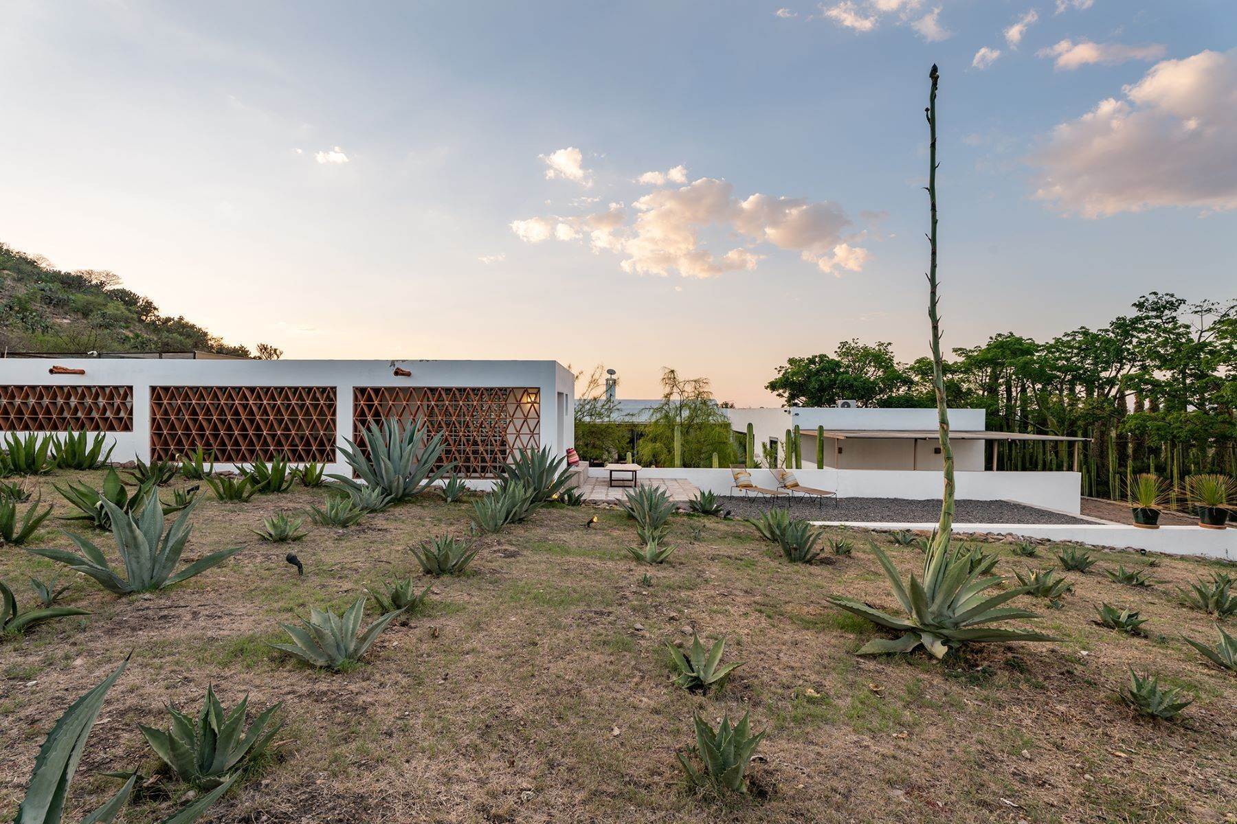 39. Single Family Homes for Sale at Casa Bordo Los Cipreses San Miguel De Allende, Guanajuato 37885 Mexico
