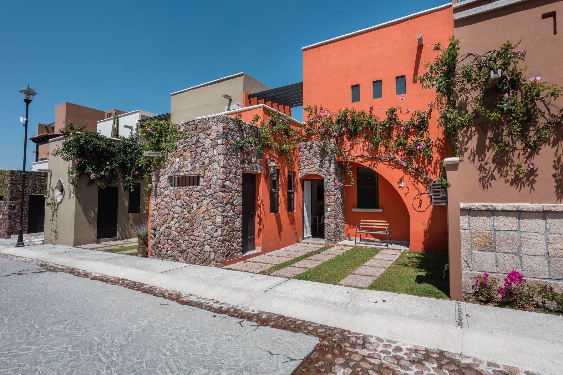 23. Condominiums for Sale at Casa Herradura Tierradentro, Camino de Herradura 4 San Miguel De Allende, Guanajuato 37738 Mexico