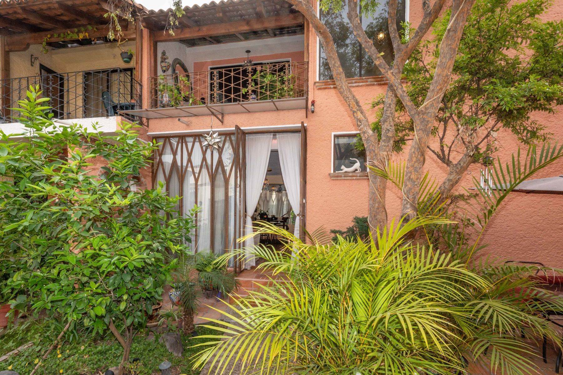 18. Condominiums for Sale at Casa Paloma Santa Rosa 17 Int #9 San Miguel De Allende, Guanajuato 37737 Mexico