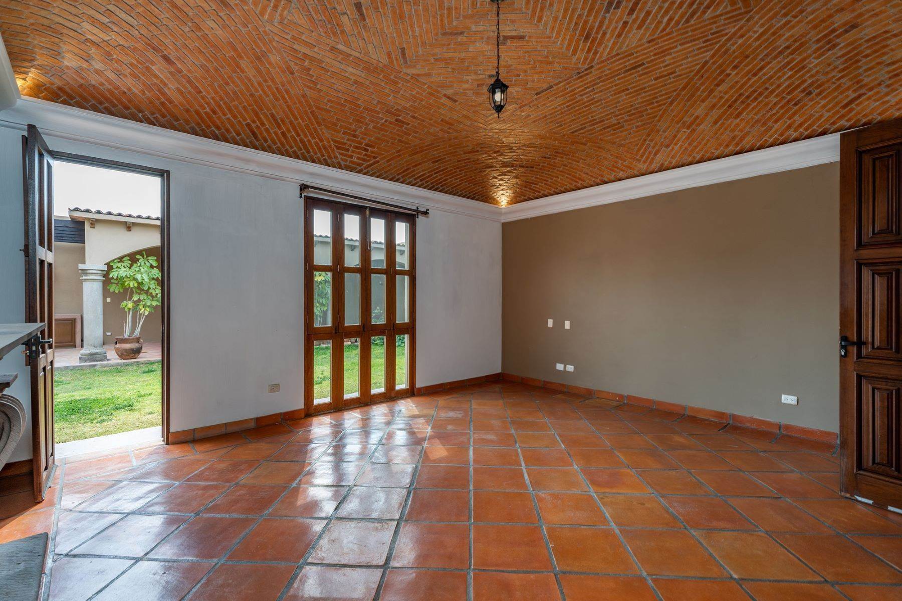11. Single Family Homes for Sale at Casa Portico Sevilla 61 San Miguel De Allende, Guanajuato 37700 Mexico
