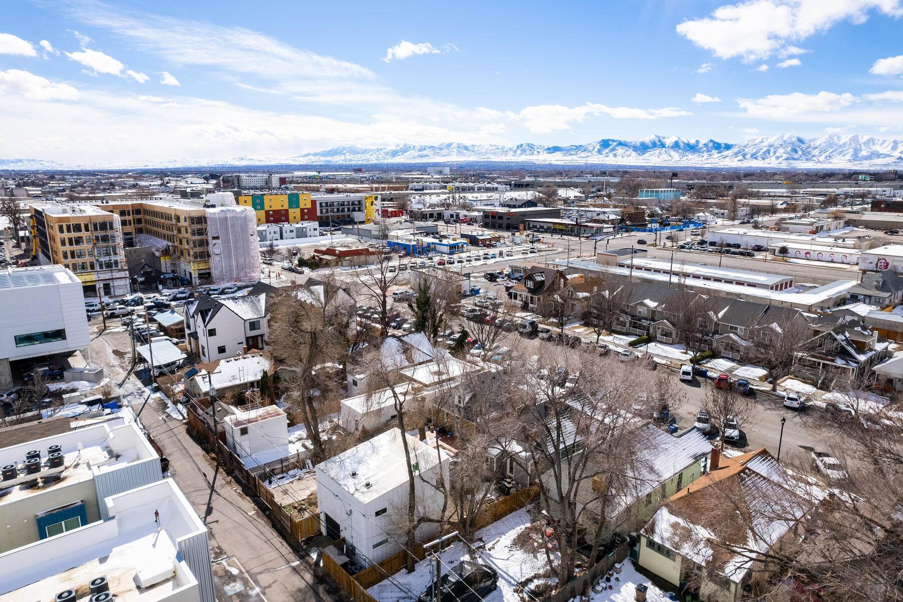 36. Single Family Homes for Sale at Urban Living with a Victorian Home & Contemporary Detached Dwelling Unit 845 S Washington Street Salt Lake City, Utah 84101 United States