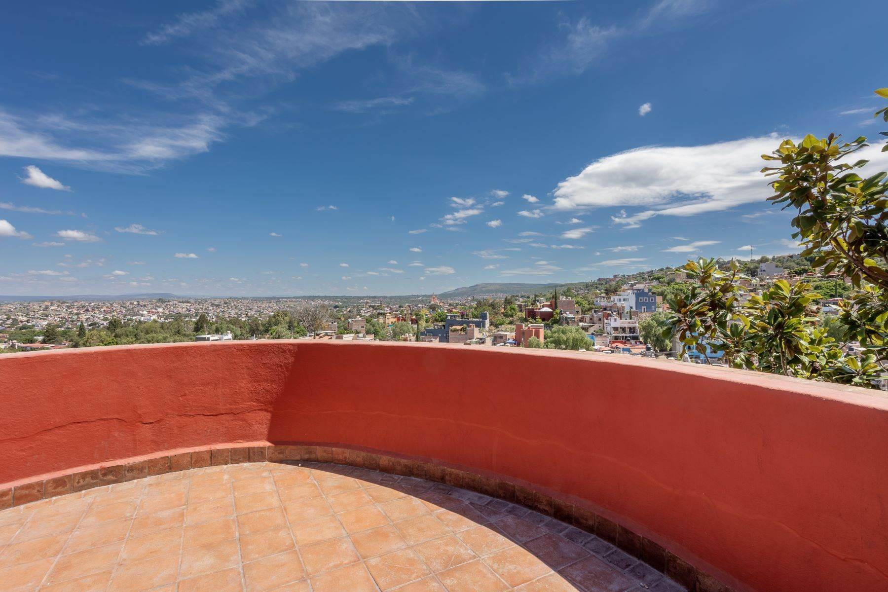 28. Single Family Homes for Sale at Casa Magnolia De Las Flores 40, Jerico 5 San Miguel De Allende, Guanajuato 37760 Mexico