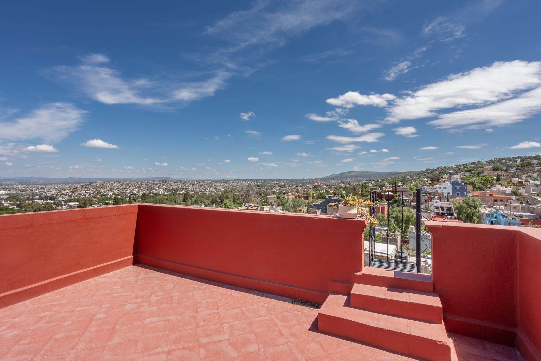 31. Single Family Homes for Sale at Casa Magnolia De Las Flores 40, Jerico 5 San Miguel De Allende, Guanajuato 37760 Mexico