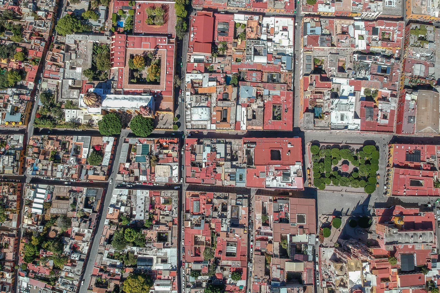 19. Single Family Homes for Sale at Commercial Space Umaran 24 San Miguel De Allende, Guanajuato 37700 Mexico