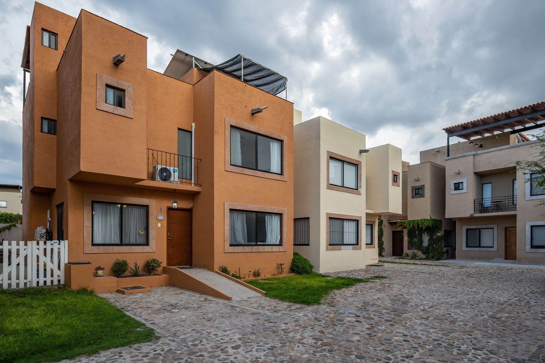 3. Single Family Homes for Sale at Casa Vista Linda Camino Poniente del capricho, C9 PL-5 San Miguel De Allende, Guanajuato 37797 Mexico