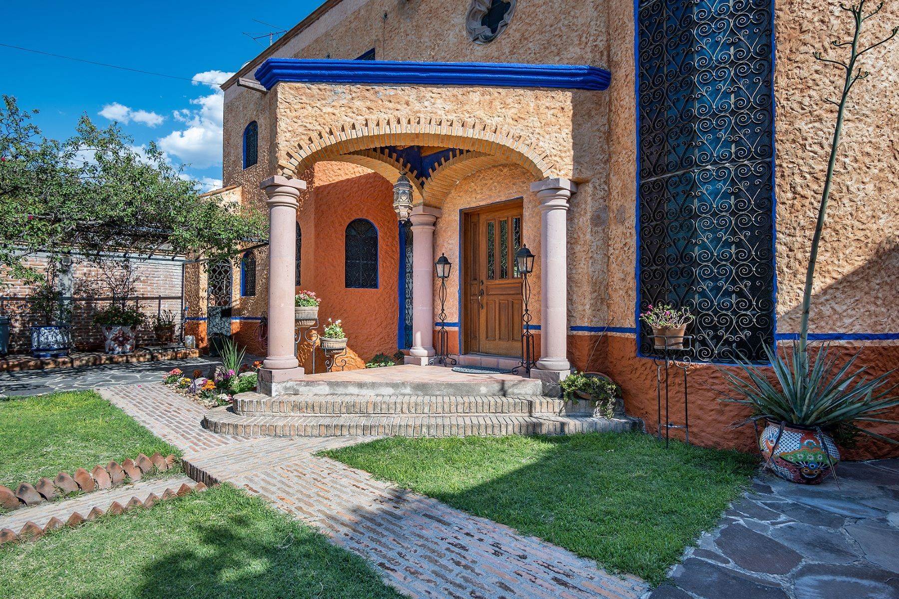 37. Single Family Homes for Sale at Casa Bugambilias Calle de la Escondida #8 San Miguel De Allende, Guanajuato 37790 Mexico