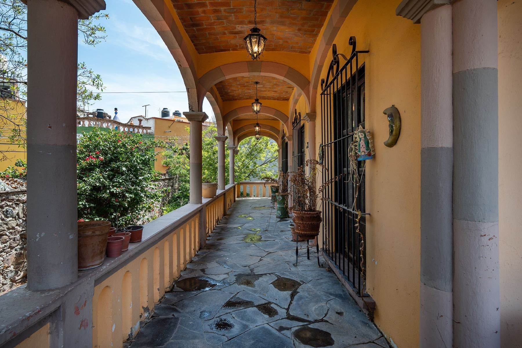 21. Single Family Homes for Sale at Casa Mario Talavera Mario Talavera San Miguel De Allende, Guanajuato 37710 Mexico