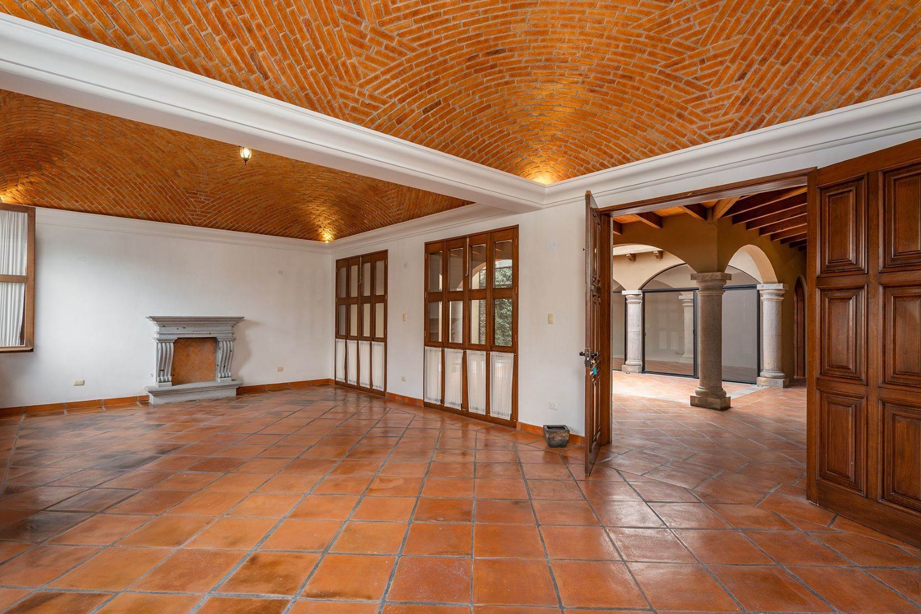 3. Single Family Homes for Sale at Casa Portico Sevilla 61 San Miguel De Allende, Guanajuato 37700 Mexico