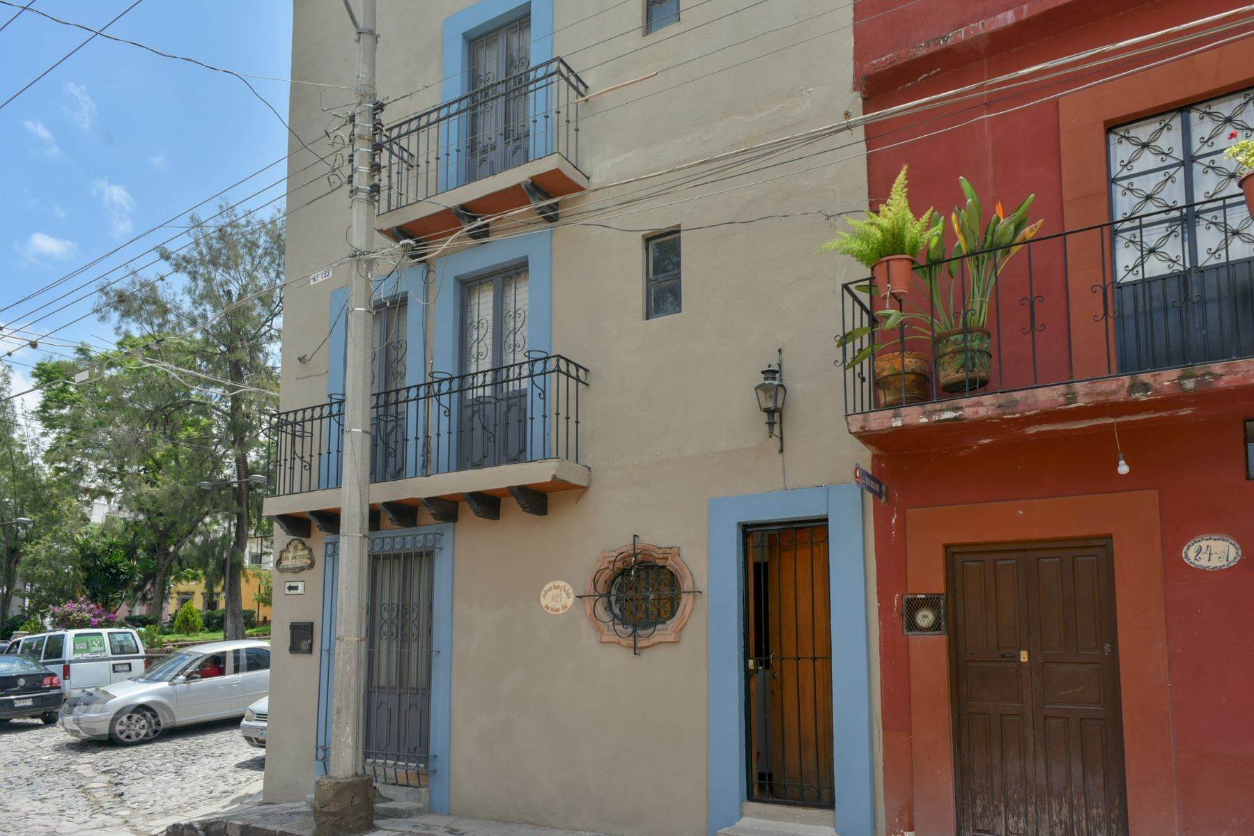 15. Townhouse for Sale at Centro Charming Pied a Terre Calle San Rafael #5 San Miguel De Allende, Guanajuato 37700 Mexico