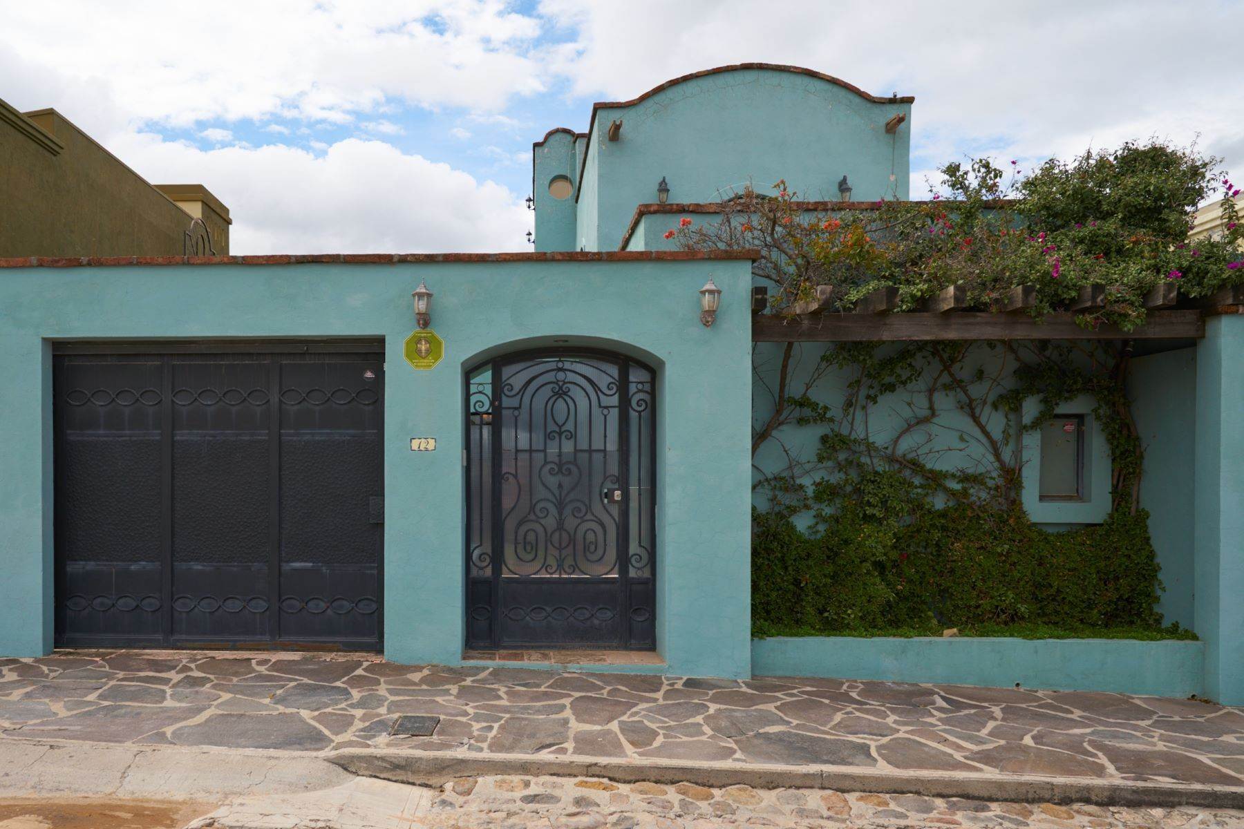 4. Single Family Homes for Sale at Casa Azul Prolongación Santo Domingo 12 San Miguel De Allende, Guanajuato 37750 Mexico