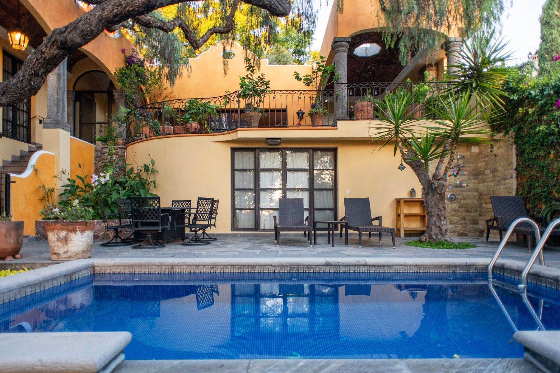 12. Single Family Homes for Sale at Casa Azul Fuentes 8 San Miguel De Allende, Guanajuato 37740 Mexico