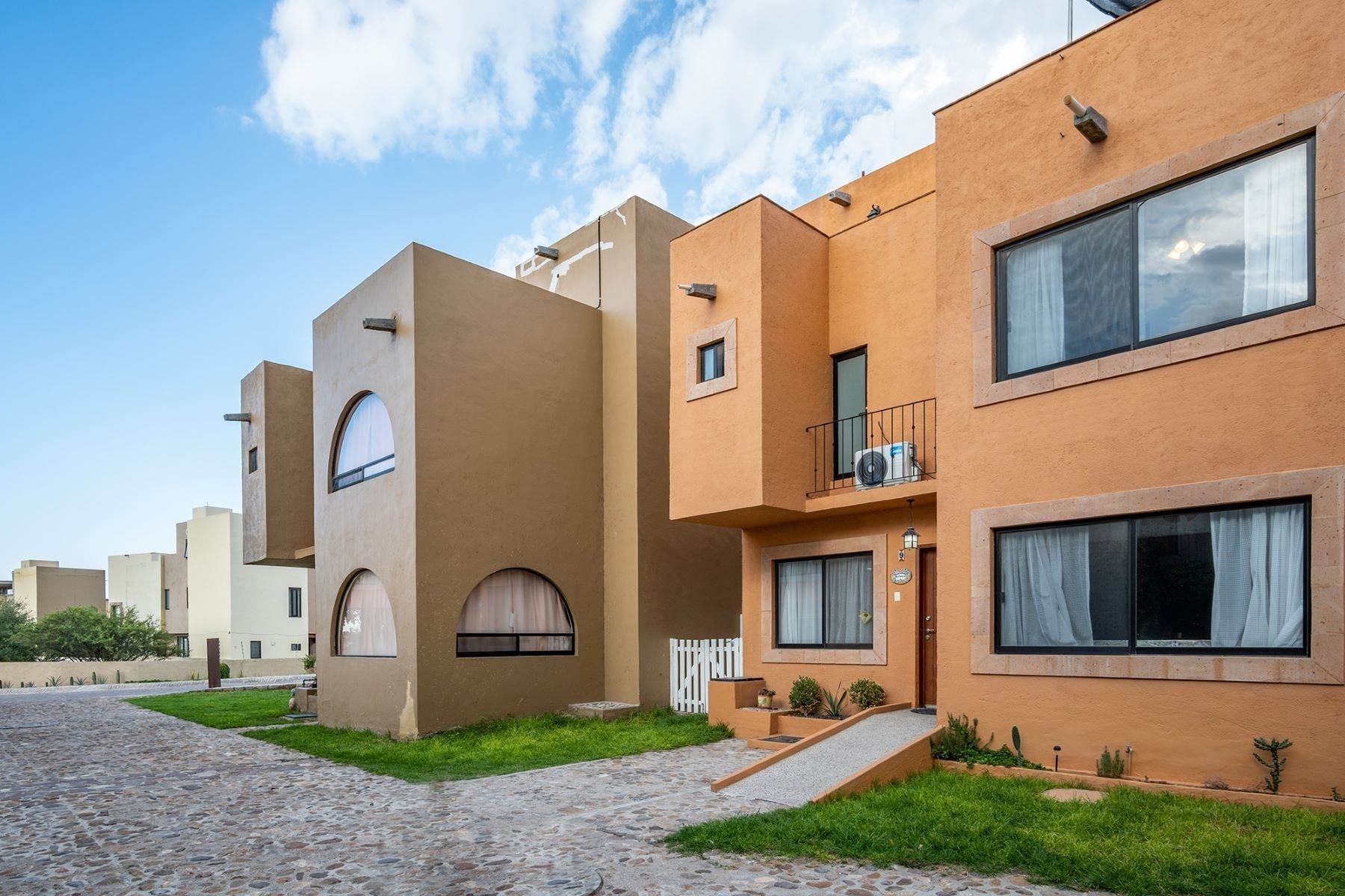 2. Single Family Homes for Sale at Casa Vista Linda Camino Poniente del capricho, C9 PL-5 San Miguel De Allende, Guanajuato 37797 Mexico