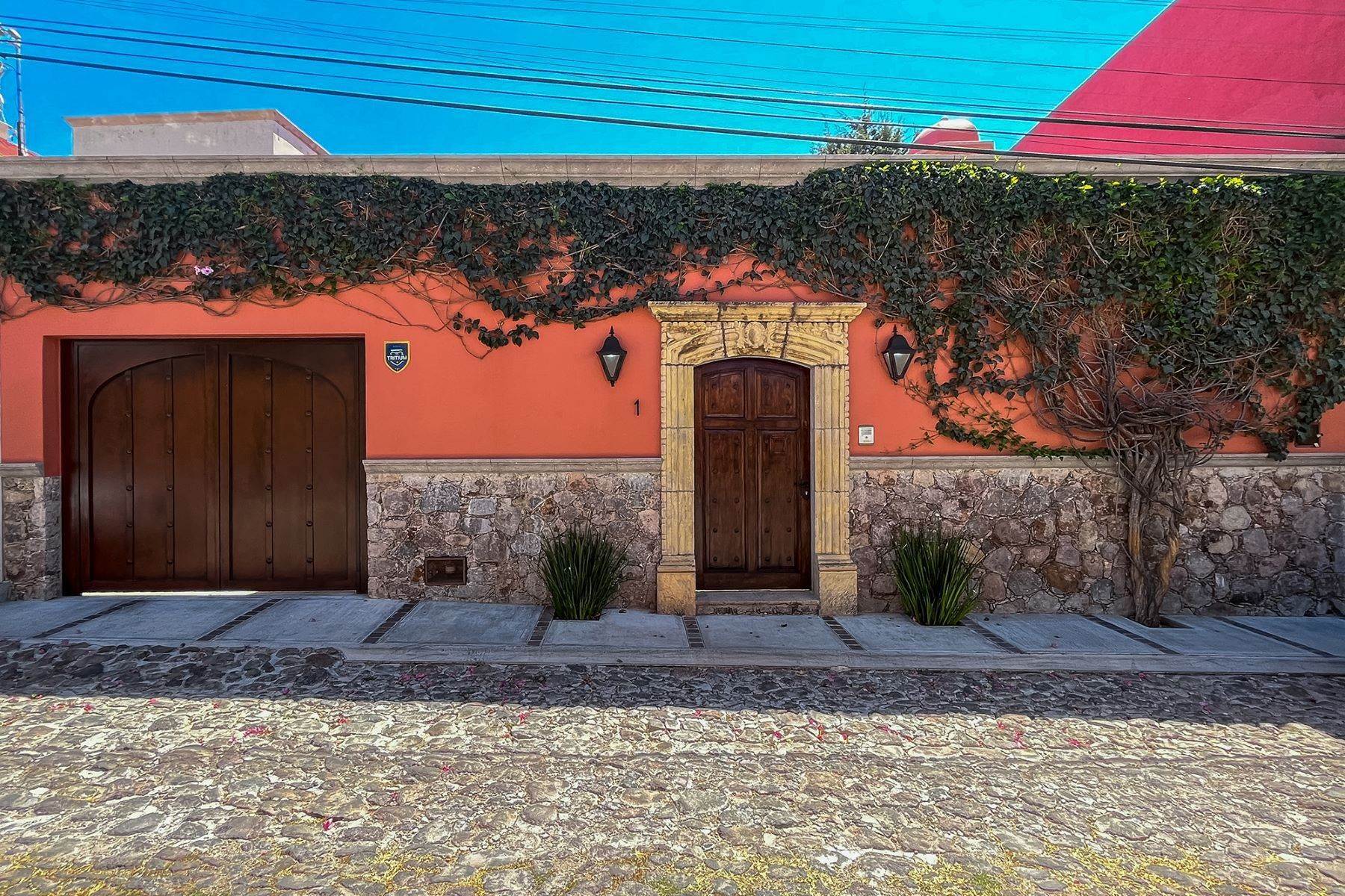 39. Single Family Homes for Sale at Casa Bonita Agua #1 San Miguel De Allende, Guanajuato 37700 Mexico