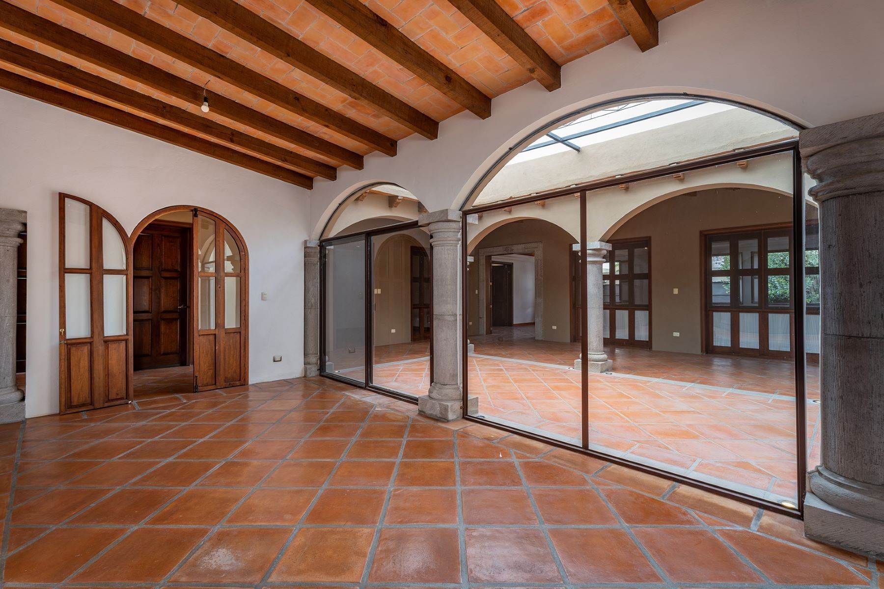 14. Single Family Homes for Sale at Casa Portico Sevilla 61 San Miguel De Allende, Guanajuato 37700 Mexico