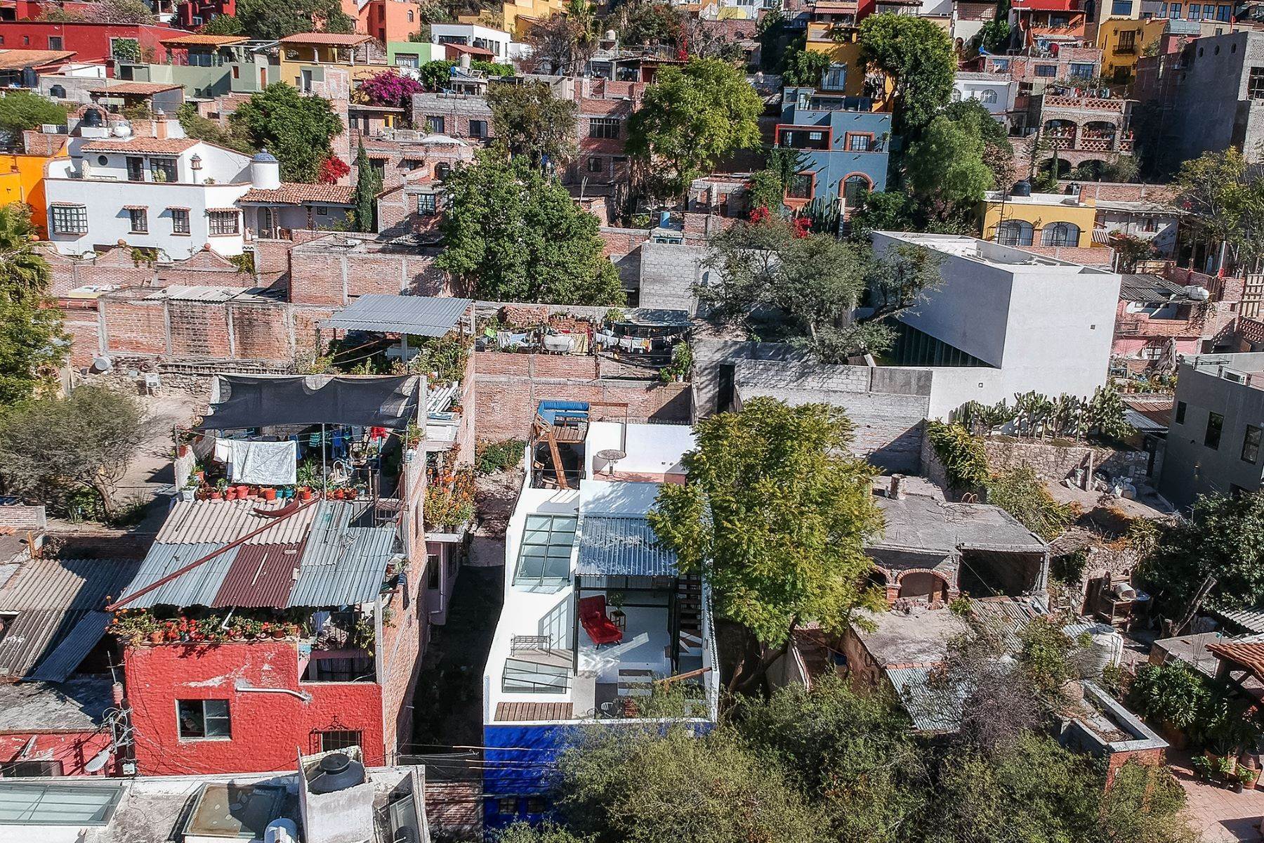 20. Single Family Homes for Sale at Casita Landin Callejon Landin 6-B San Miguel De Allende, Guanajuato 37700 Mexico