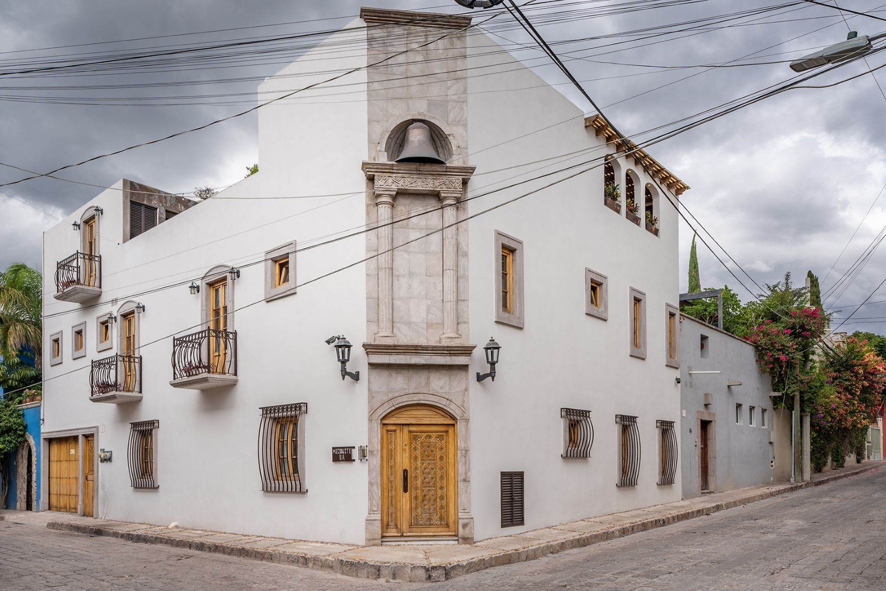 2. Single Family Homes for Sale at CASA CAMPANA Mezquite 8A, Colonia Guadiana San Miguel De Allende, Guanajuato 37770 Mexico