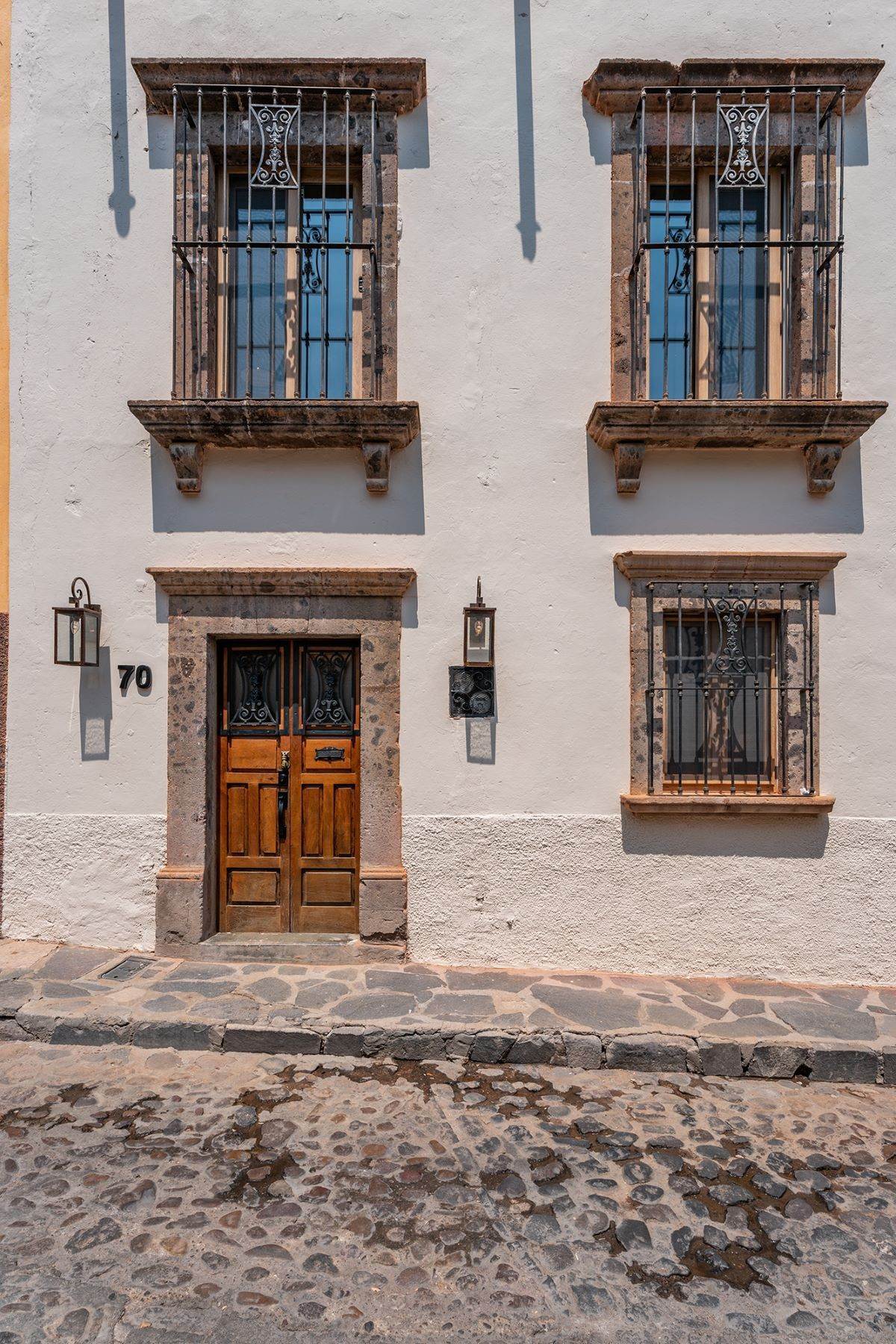 37. Single Family Homes for Sale at Casa La Muñeca Recreo 70 San Miguel De Allende, Guanajuato 37700 Mexico