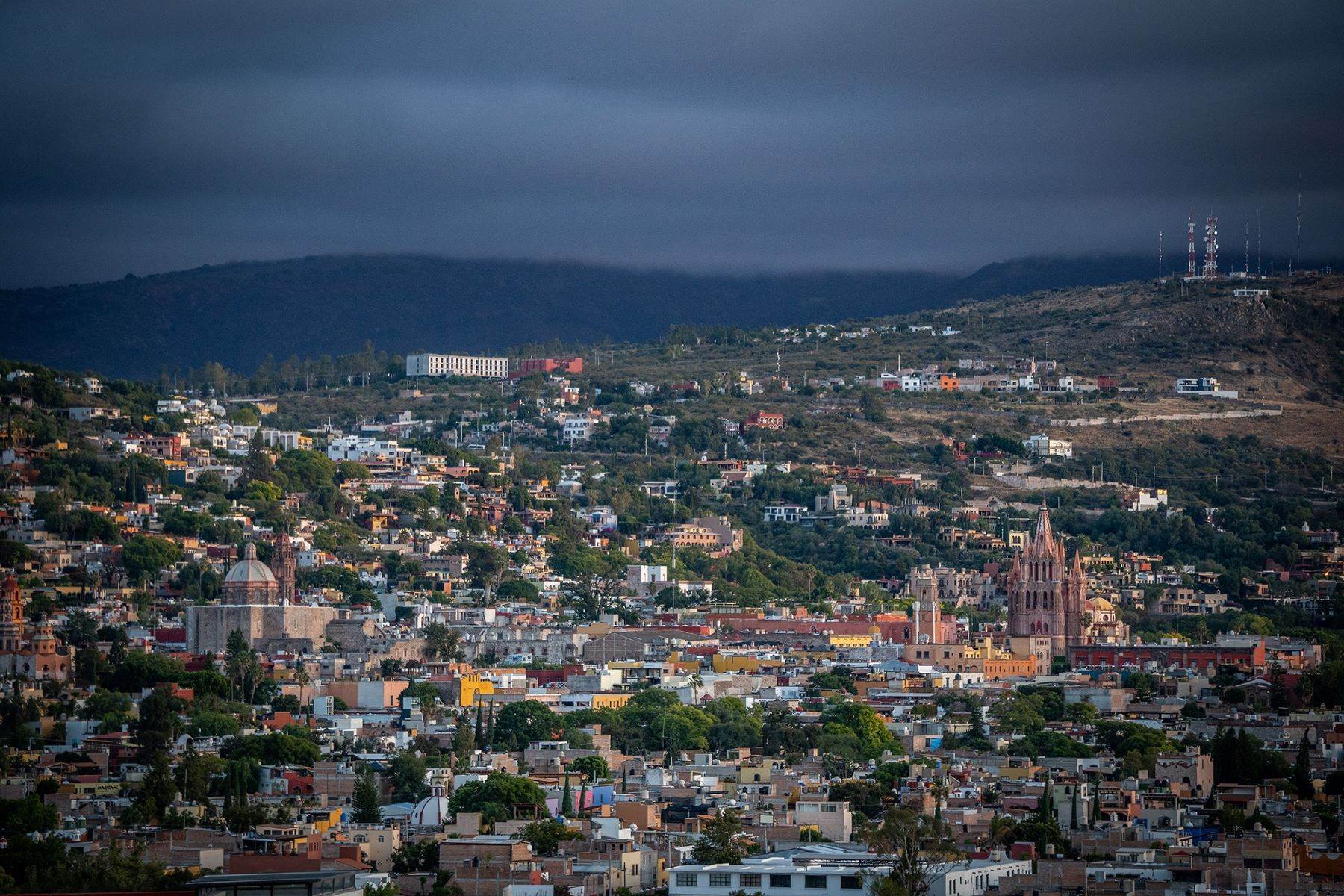 27. Single Family Homes for Sale at Casa Por Fin Paseo Lavanda 65 San Miguel De Allende, Guanajuato 37717 Mexico