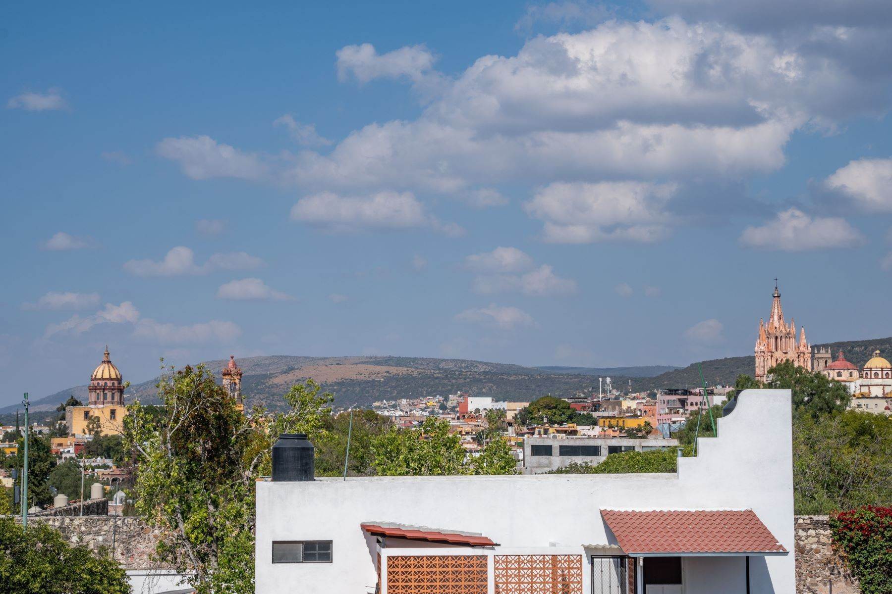24. Single Family Homes for Sale at Quiote II Cerrada de Grillo San Miguel De Allende, Guanajuato 37770 Mexico