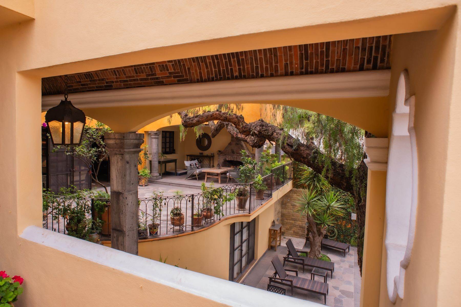 17. Single Family Homes for Sale at Casa Azul Fuentes 8 San Miguel De Allende, Guanajuato 37740 Mexico