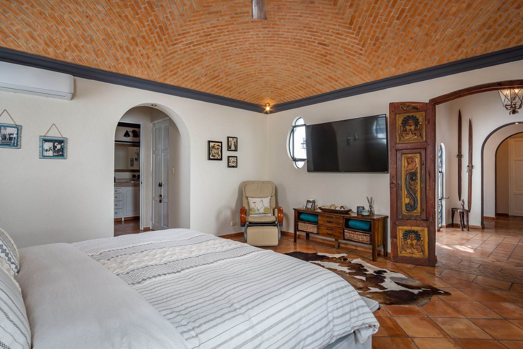 15. Single Family Homes for Sale at Casa Cielo + Lot Privada Antiguo Camino Real a Queretaro 8 San Miguel De Allende, Guanajuato 37720 Mexico