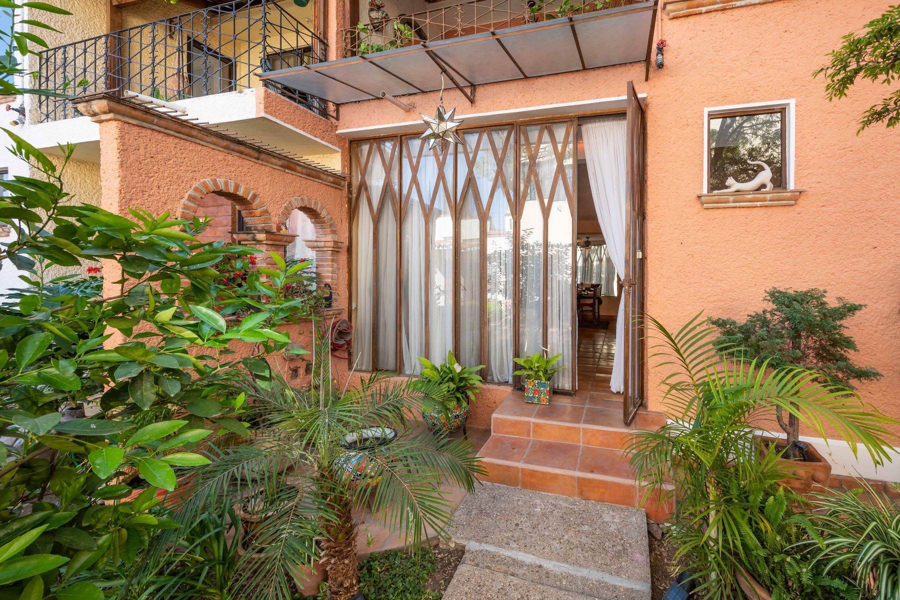 19. Condominiums for Sale at Casa Paloma Santa Rosa 17 Int #9 San Miguel De Allende, Guanajuato 37737 Mexico