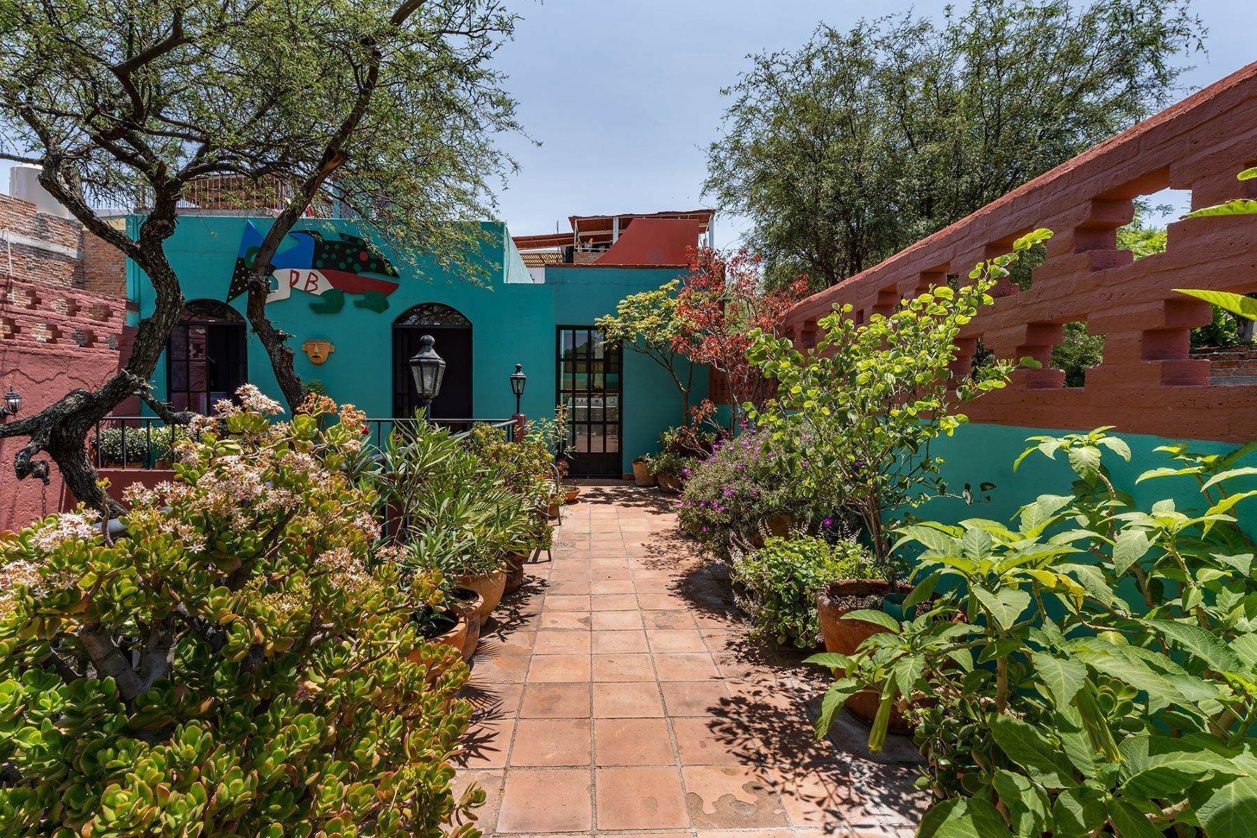 28. Single Family Homes for Sale at The House of Colors Calzada de La Luz # 54 San Miguel De Allende, Guanajuato 37700 Mexico