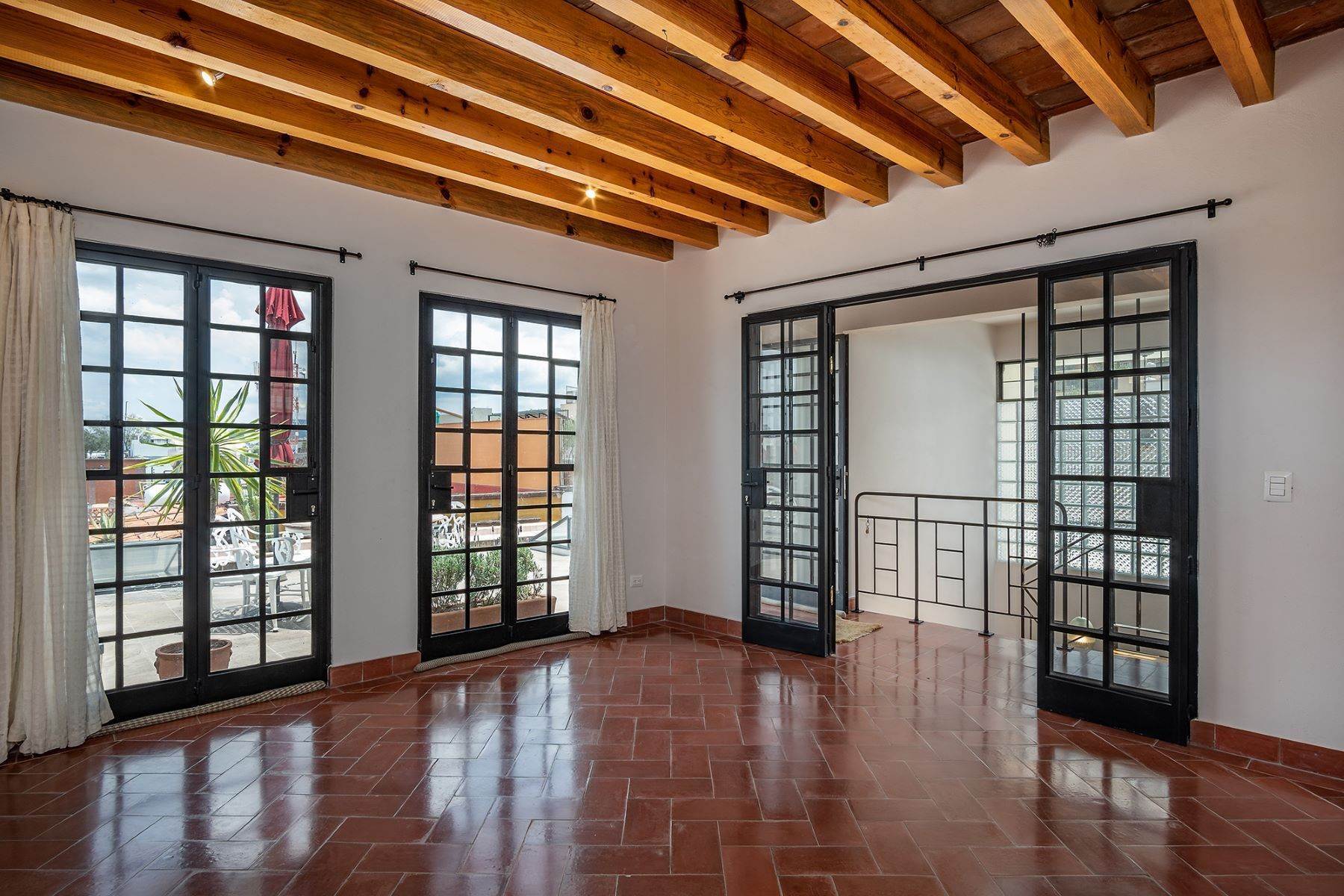25. Single Family Homes for Sale at Casa des artistes Correo 37 San Miguel De Allende, Guanajuato 37700 Mexico