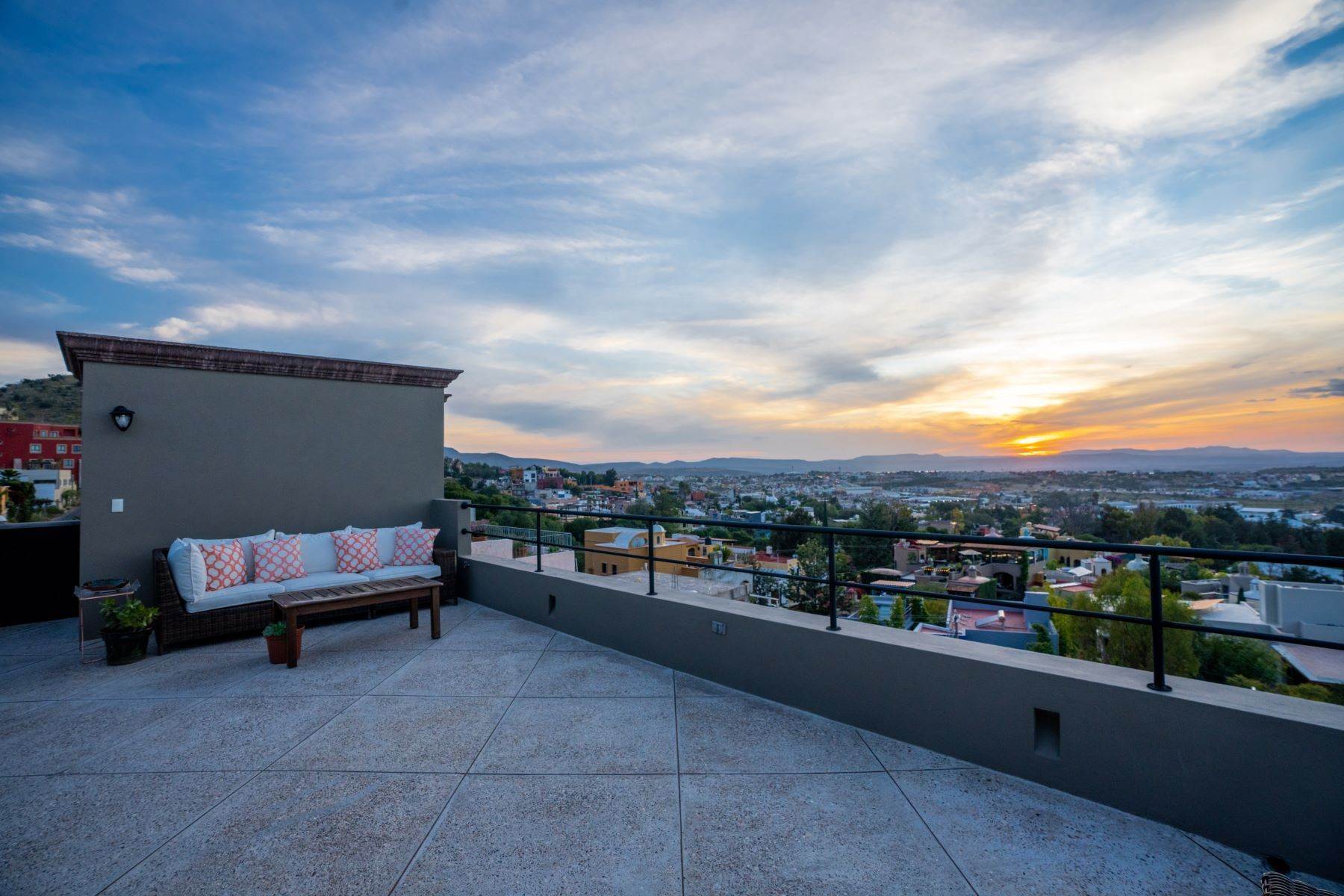 39. Single Family Homes for Sale at Casa Ocho Allende 8 San Miguel De Allende, Guanajuato 37769 Mexico