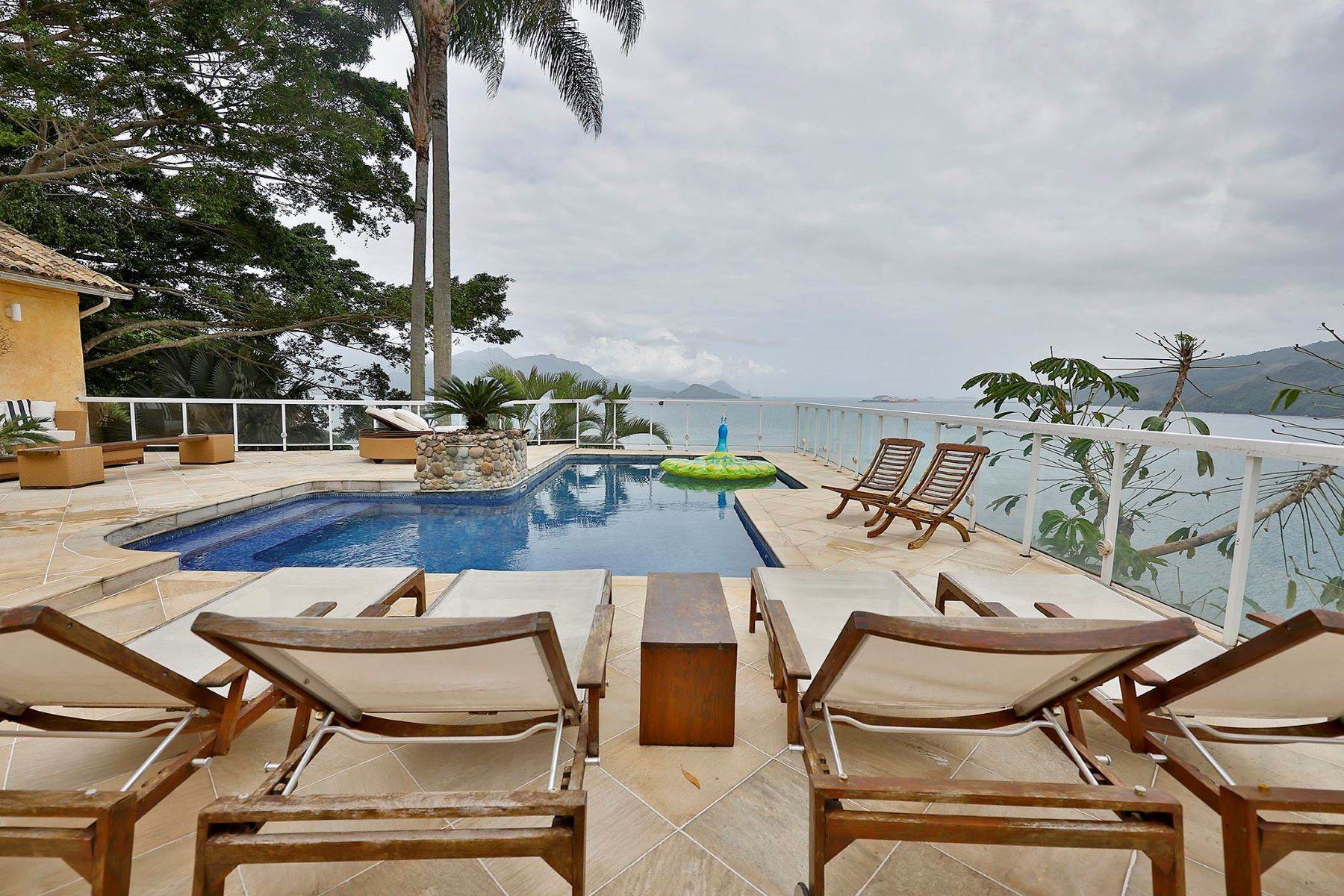 Single Family Homes for Sale at House in a privileged gated community Angra Dos Reis, Rio de Janeiro 23917-000 Brazil