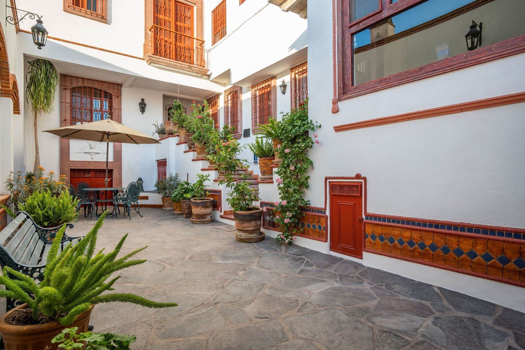 11. Multi-Family Homes for Sale at CASA VISTA DE PAJARO Prol. Cuesta de San Jose #4 San Miguel De Allende, Guanajuato 37720 Mexico