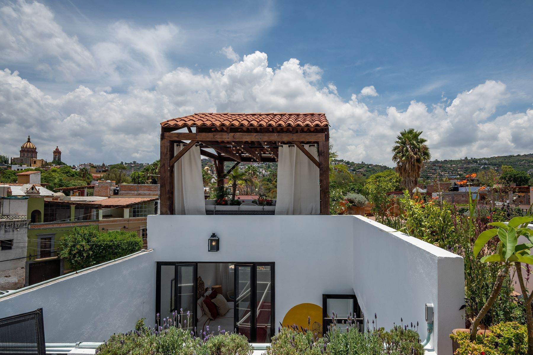 42. Single Family Homes for Sale at Casa Luna Llena 28 de Abril Norte San Miguel De Allende, Guanajuato 37750 Mexico